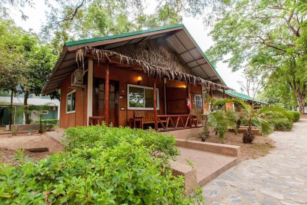 Varee Valley Resort And Restaurant コーンケーン エクステリア 写真